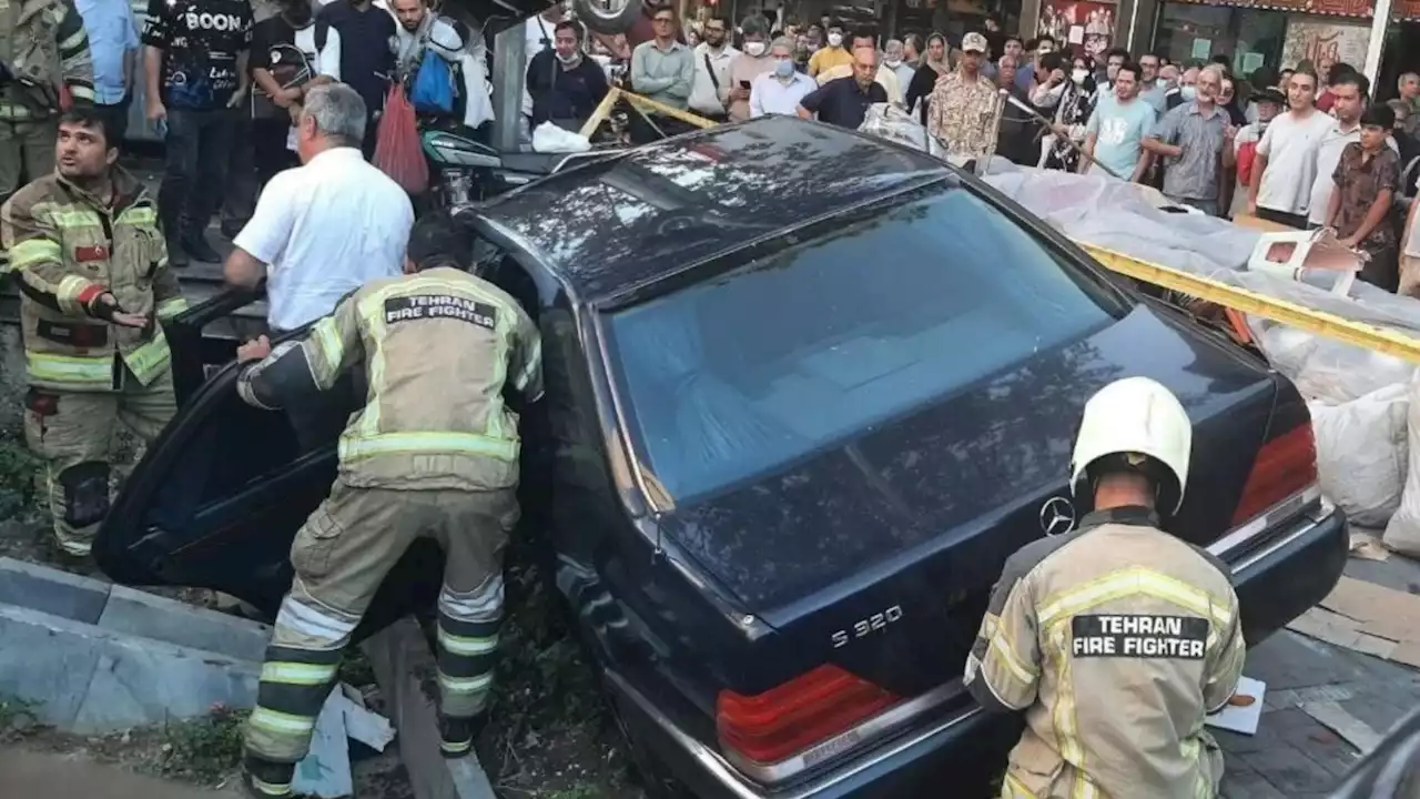 ورود بنز تشریفات وزارت خارجه ایران به پیاده‌رو یک کودک کار را به‌شدت زخمی کرد