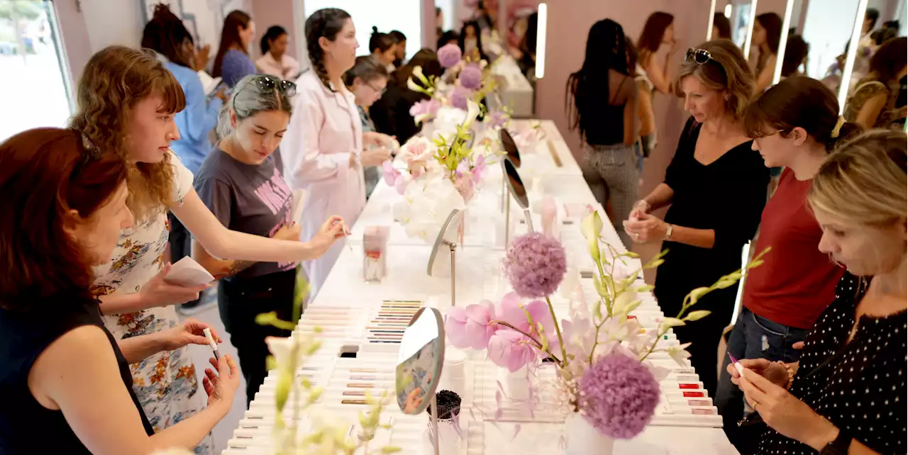 Glossier Unveils Plans to Open Four New Stores in 2022