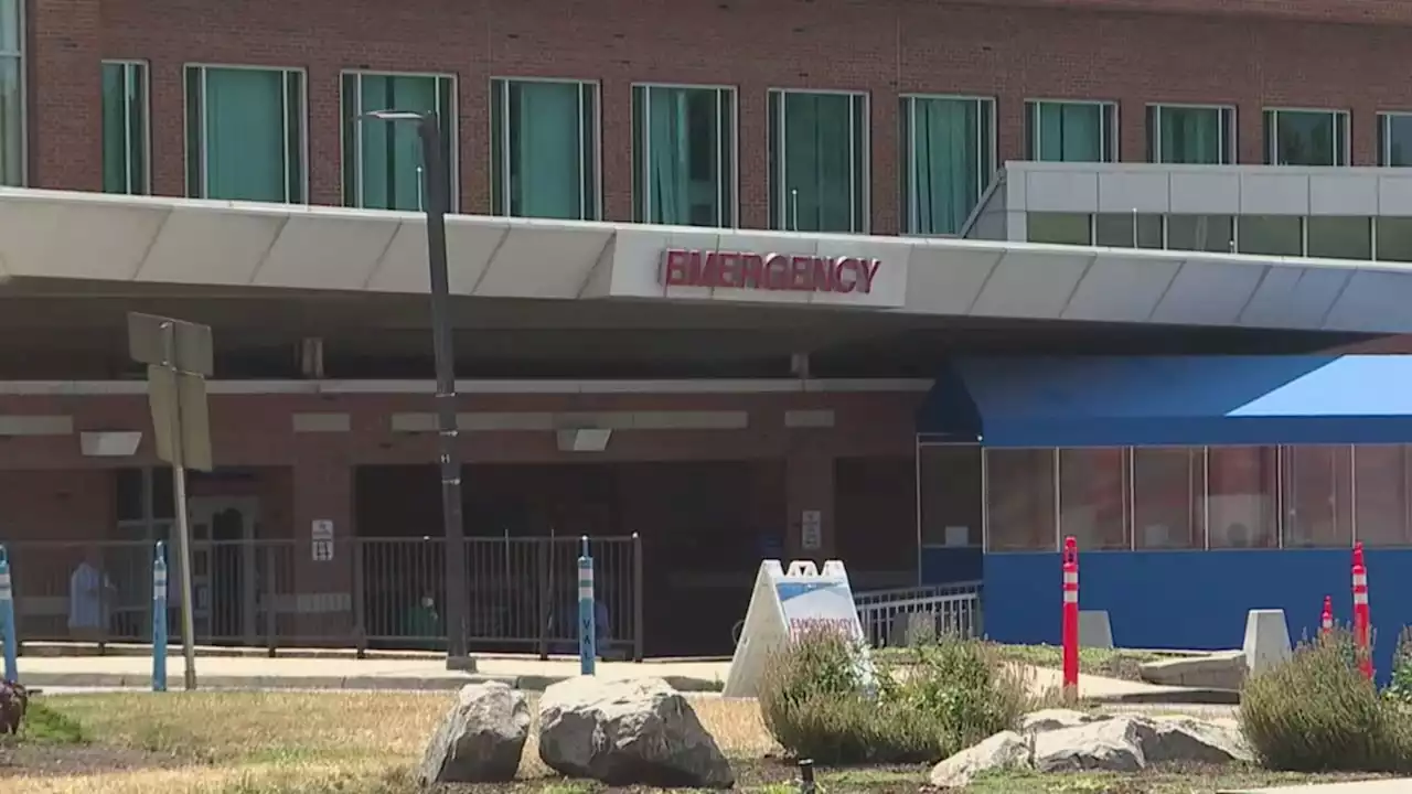 Police officer suspended after handcuffing EMT at hospital