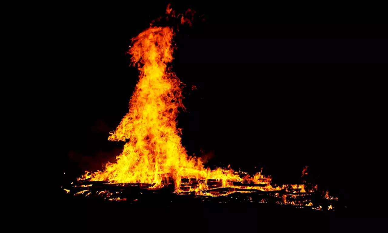 Video: Flammenhölle an der A44