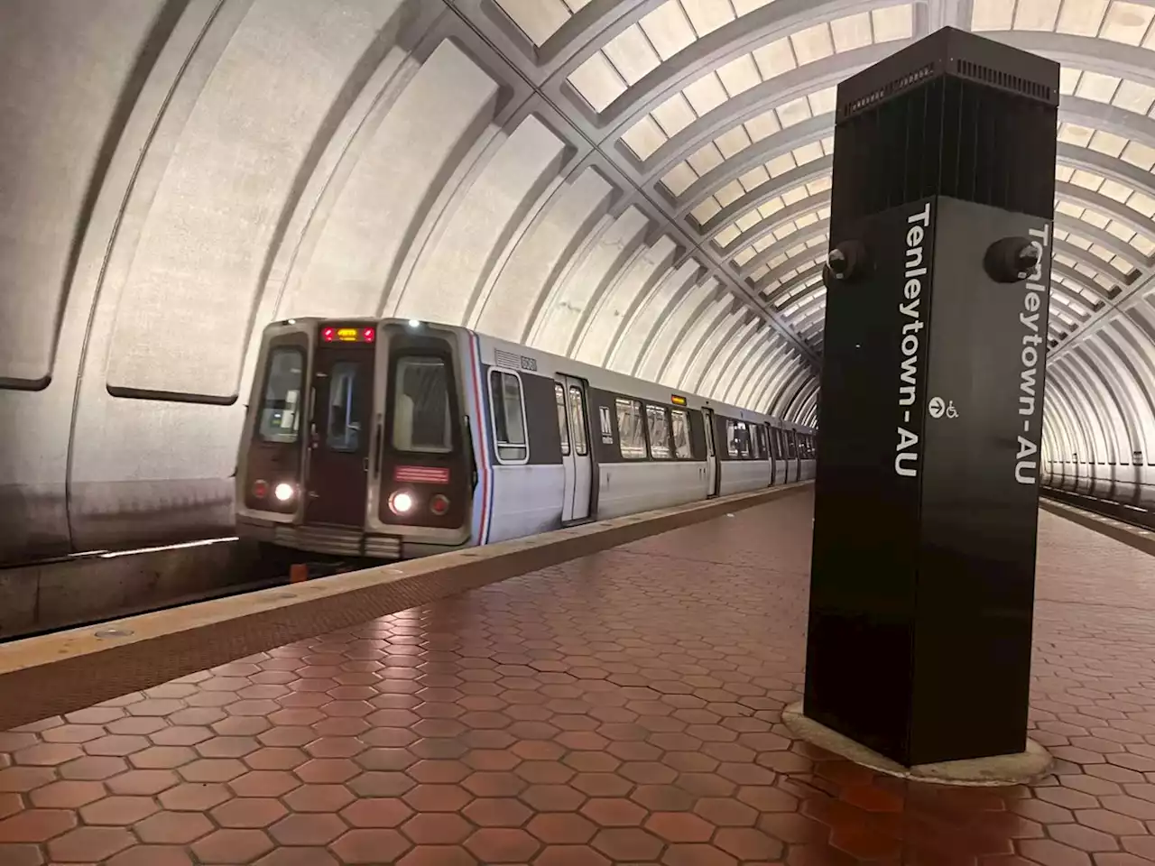 Single-Tracking Slows Red, Green, And Yellow Metro Lines