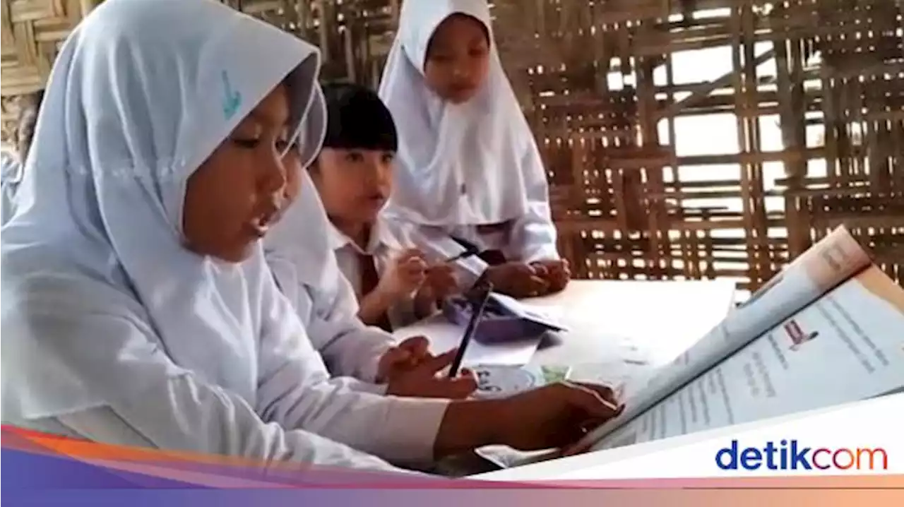 Sekolah Berdinding Bambu di Lampung: Hanya 3 Ruang Kelas, Tak Ada Toilet