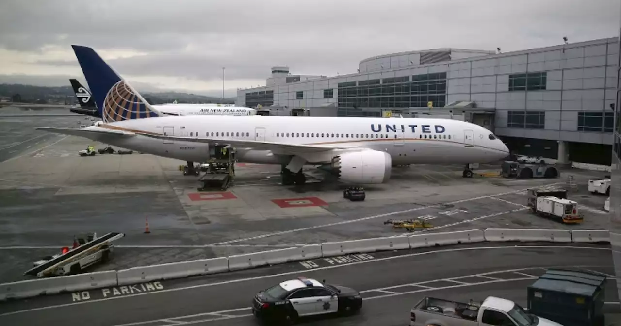 United Airlines reports profit but sees higher recession risk