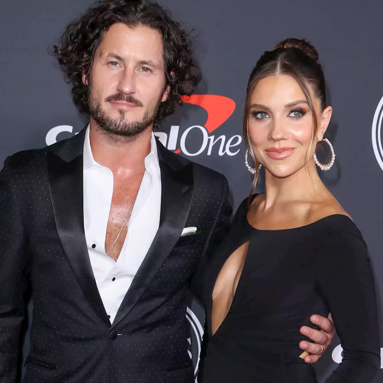 Pregnant Jenna Johnson and Val Chmerkovskiy's 2022 ESPYS Date Night Is a Perfect 10 - E! Online