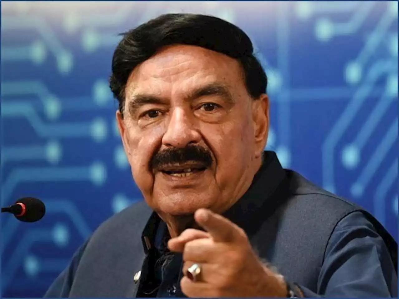 اتنے کیسز ہو گئے کہ ہمارے پاس ضمانت کے لیے لوگ نہیں، شیخ رشید - ایکسپریس اردو