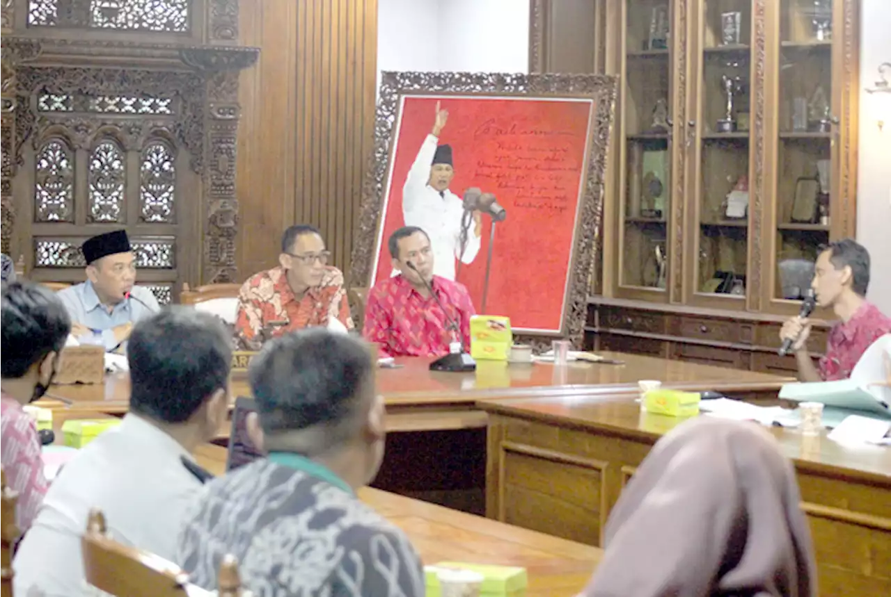 Datangi Kantor Bupati, Tenaga Honorer di Jepara Tuntut Kejelasan Nasib