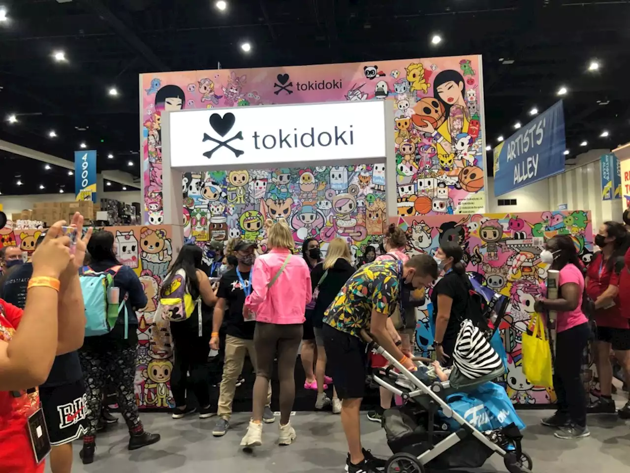 Comic-Con 2022: Preview Night draws enthusiastic fans in search of exclusive merch