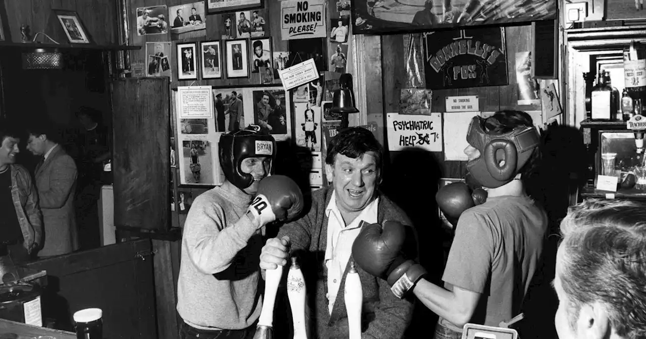 Timeless pics of Greater Manchester pubs in the 70s, 80s and 90s