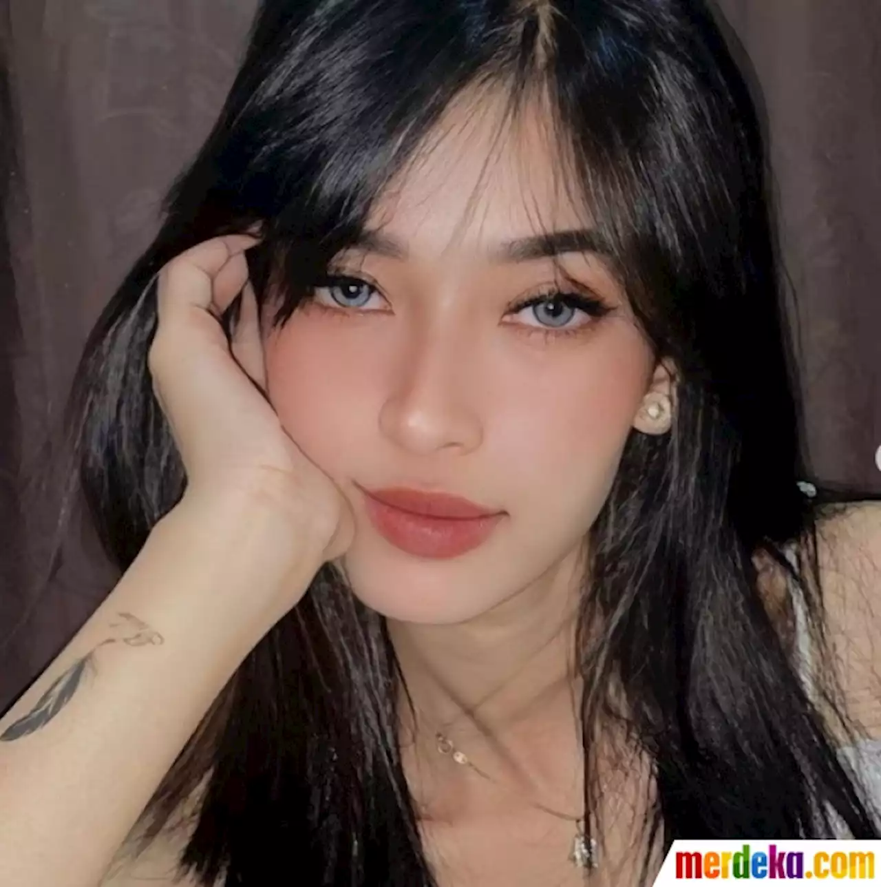 Foto : Potret Nissya Hatala Cleaning Service yang Cantik Abis, Disebut Pantas jadi Model | merdeka.com