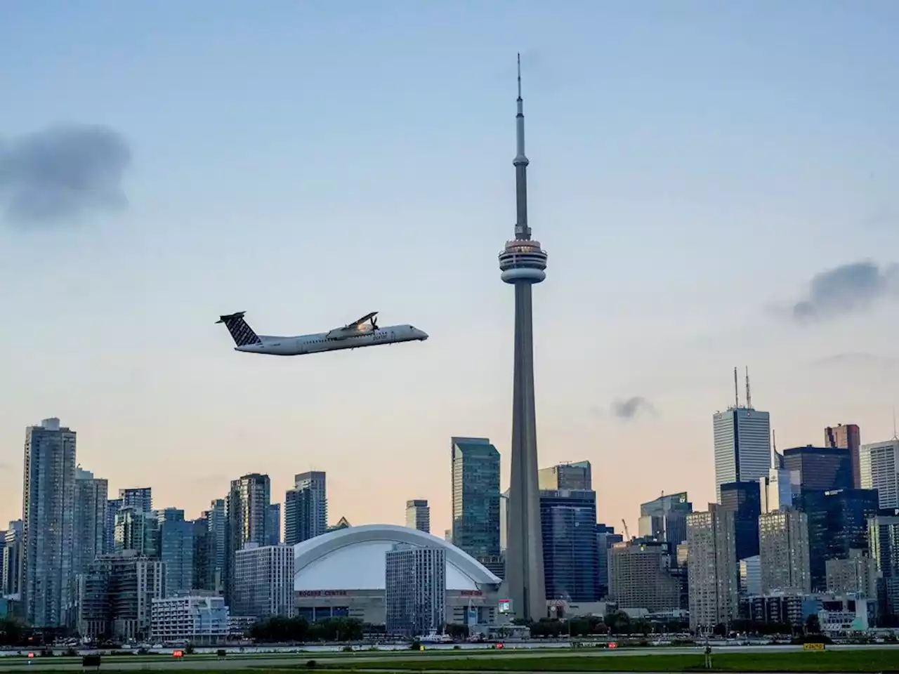 Poilievre promises to approve jets at Toronto's Billy Bishop if plan is revived