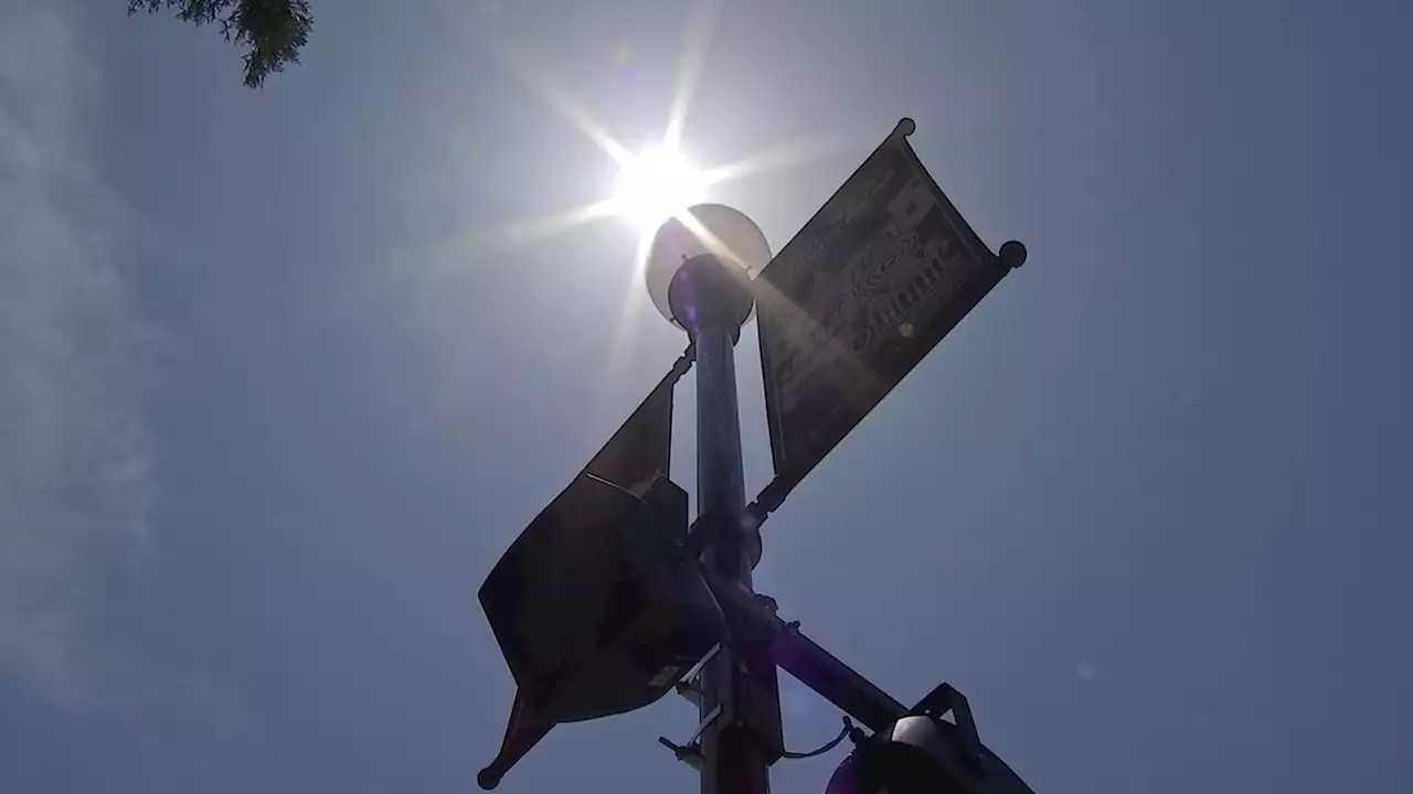 North Texas Tourists Deal With Relentless Heat Wave