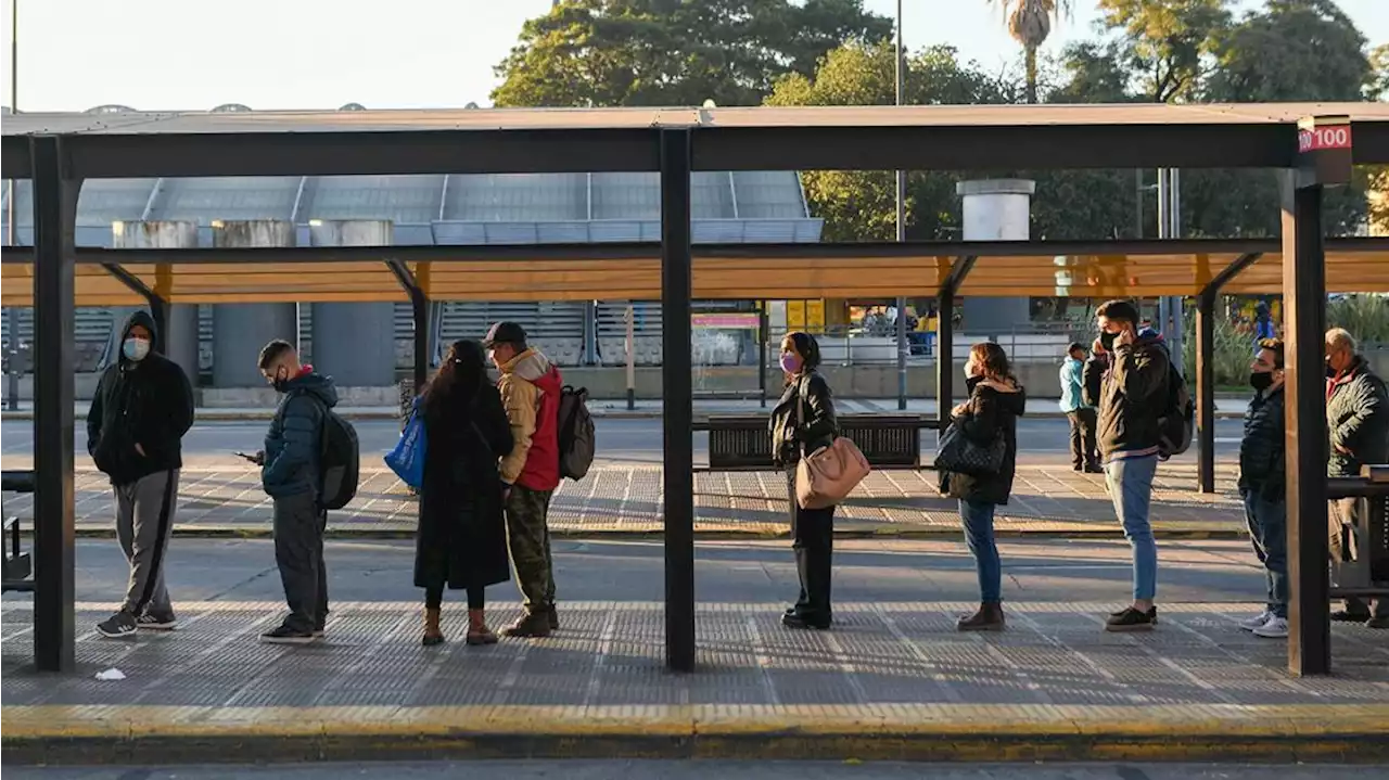 Cuáles son las líneas de colectivos de CABA y Conurbano que siguen con servicio reducido