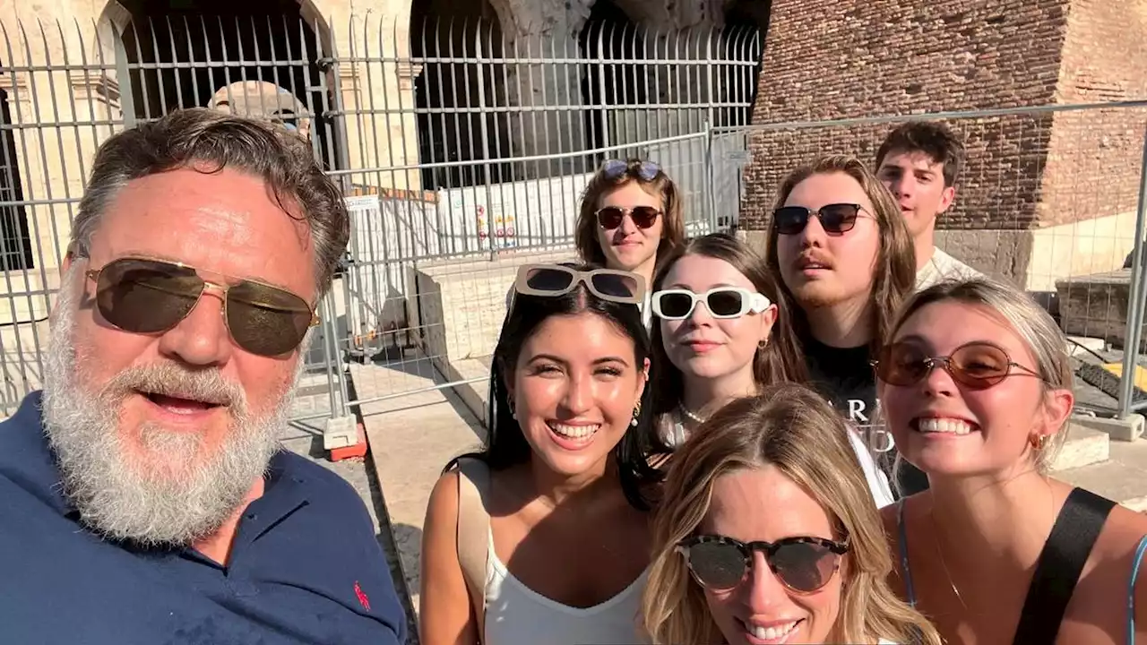 Niedlich: Russell Crowe postet seltenes Bild mit Familie