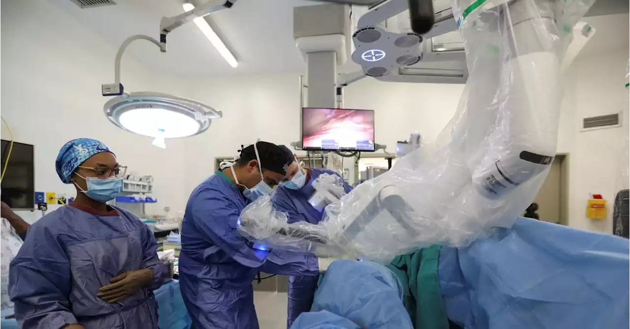 Cape Town hospital uses robot at forefront of surgery in Africa