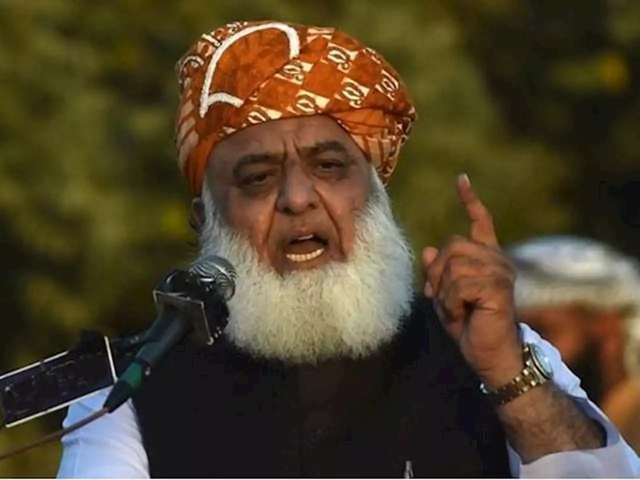 عمران کو گرفتار کیا جائے، وزیراعظم غیر ضروری شرافت دکھا رہے ہیں، فضل الرحمان - ایکسپریس اردو