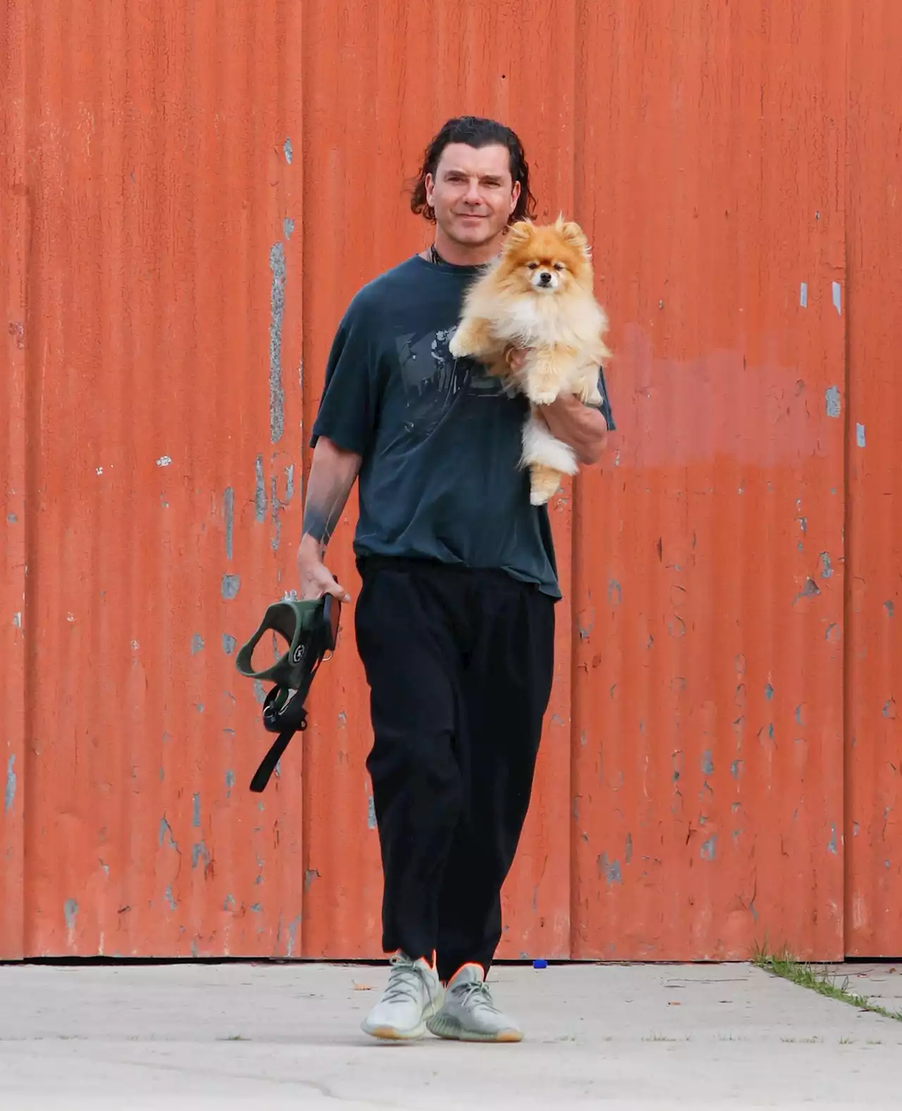 See A Rare Shot Of Gavin Rossdale With All Four Of His Kids