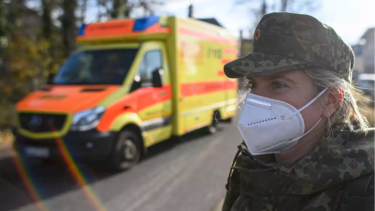 Muss die Bundeswehr Berlin wieder retten?: Soldaten sollen beim Rettungsdienst aushelfen