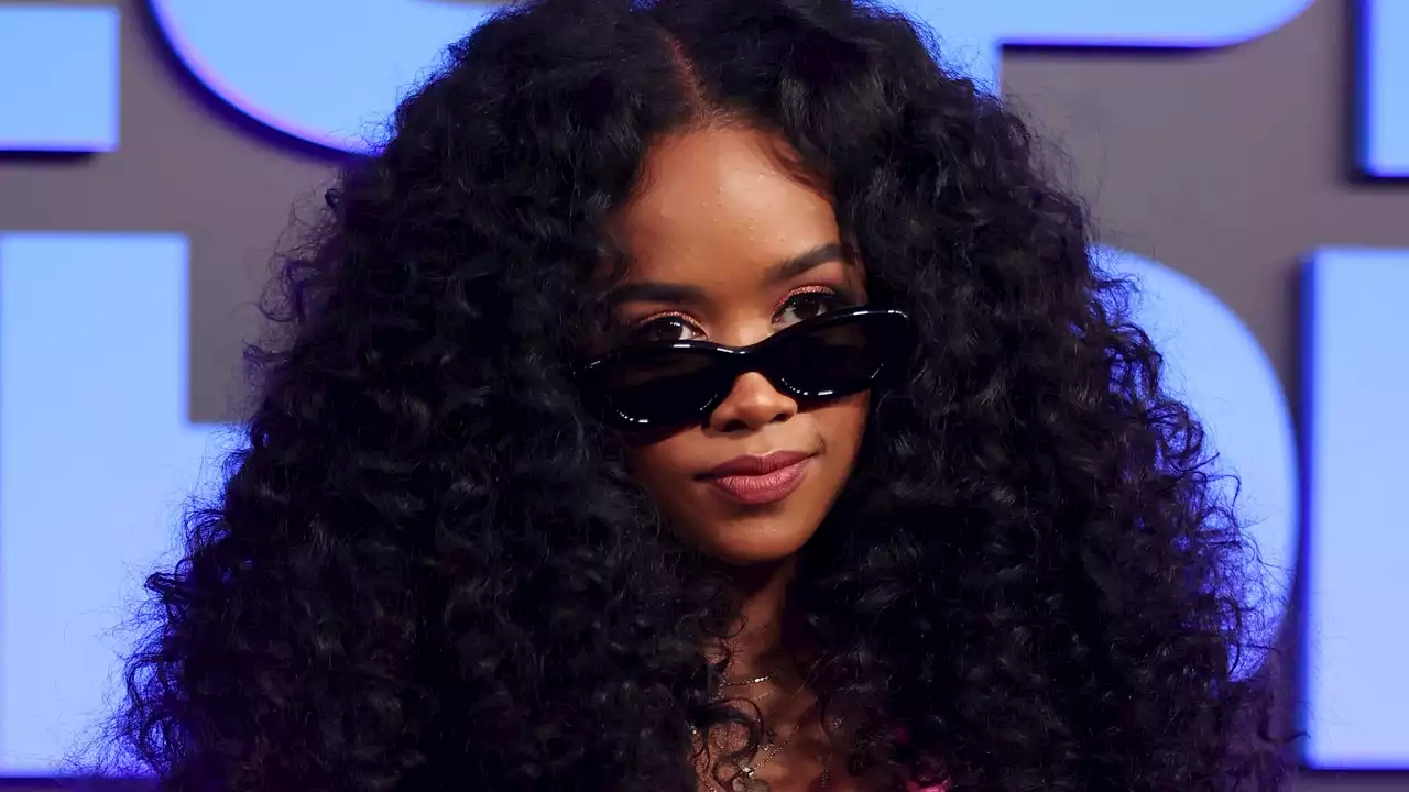 H.E.R. Just Debuted Probably Her Shortest Haircut Ever