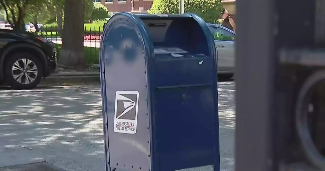 Thieves steal mail in West Loop – forge, cash check for thousands of dollars