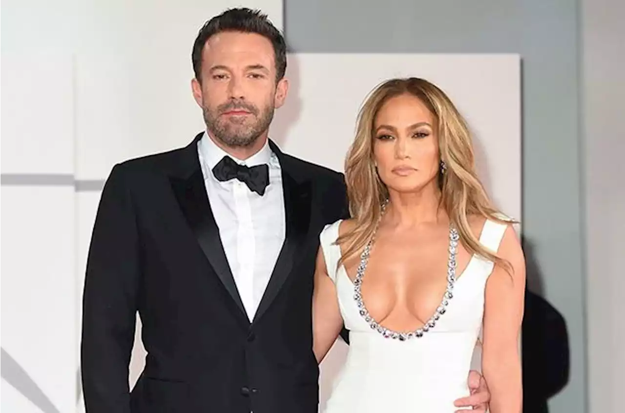 Jennifer Lopez and Ben Affleck jet off to Paris after saying 'I do' | Channel