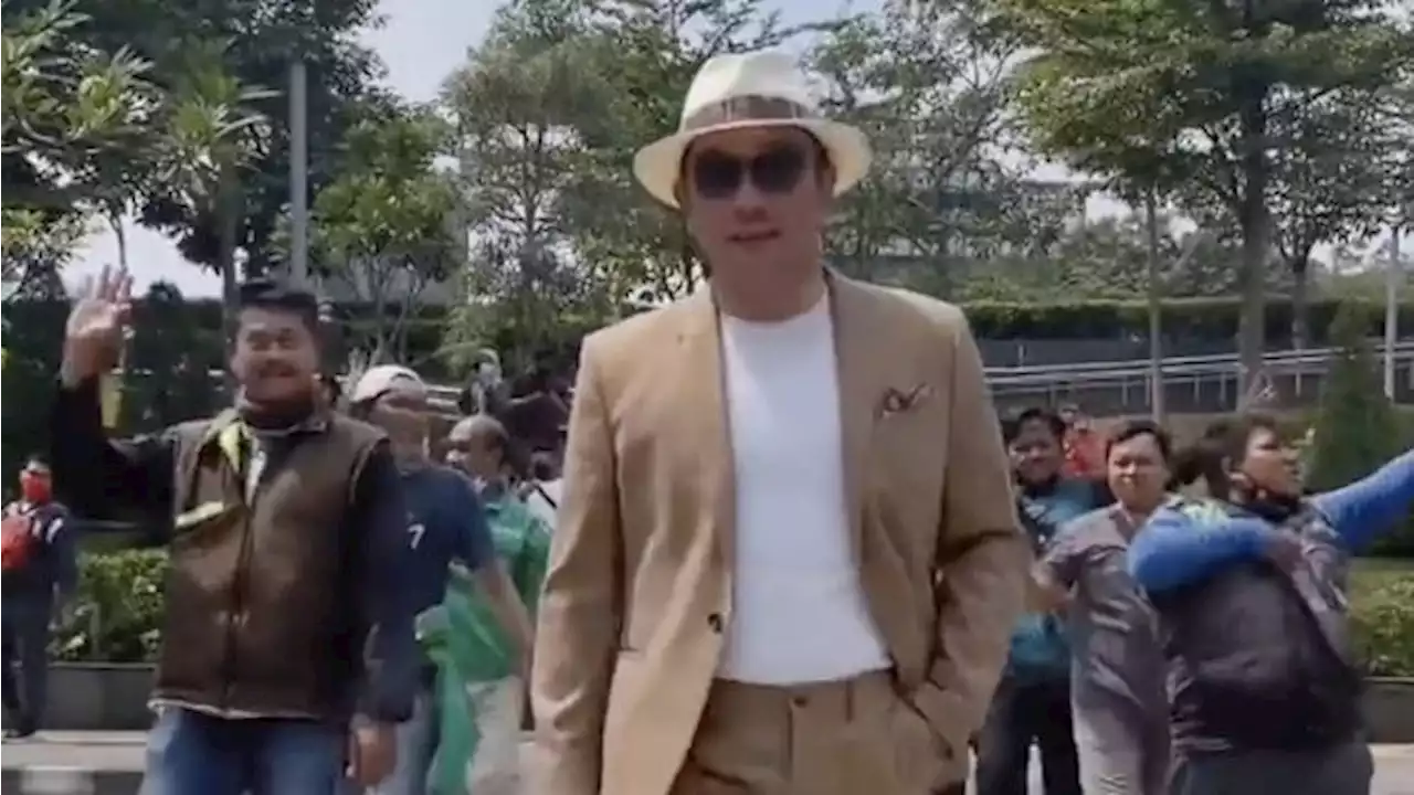 RK VS Anies, Siapa Lebih Keren di Citayam Fashion Week?