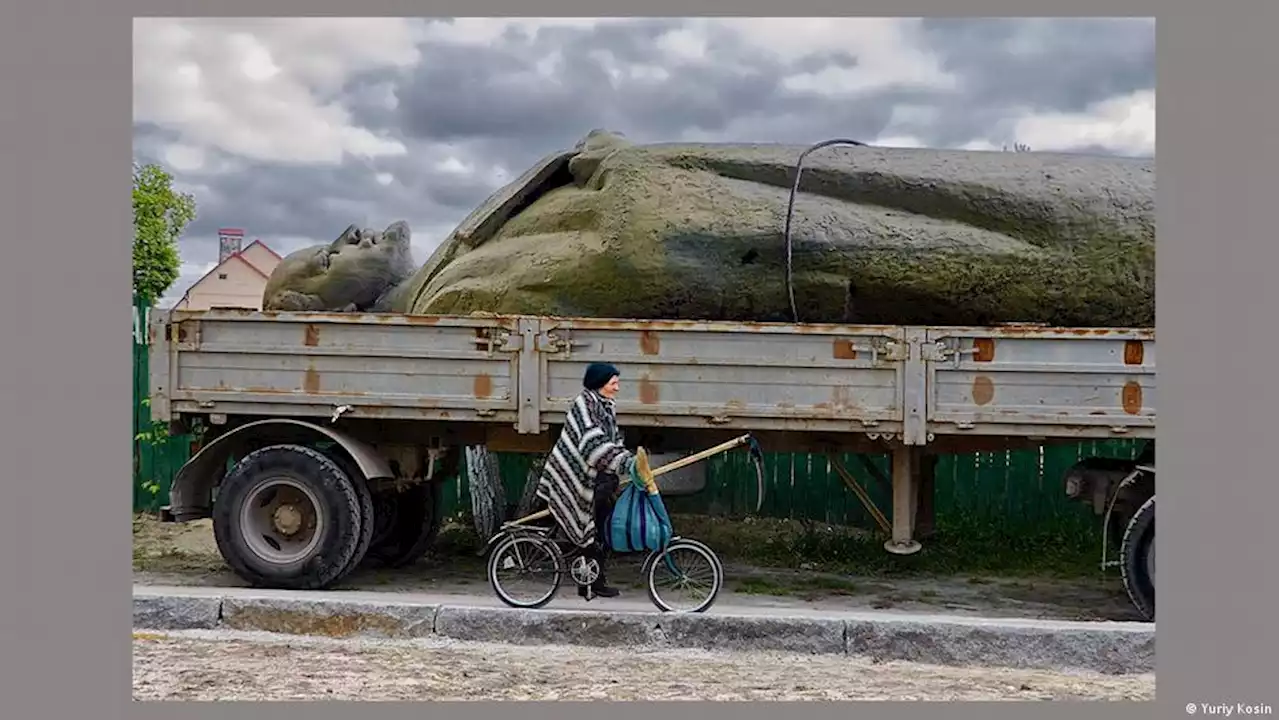 'Снимать, а не стрелять': о чем рассказывают фотографы из РФ и Украины | DW | 22.07.2022