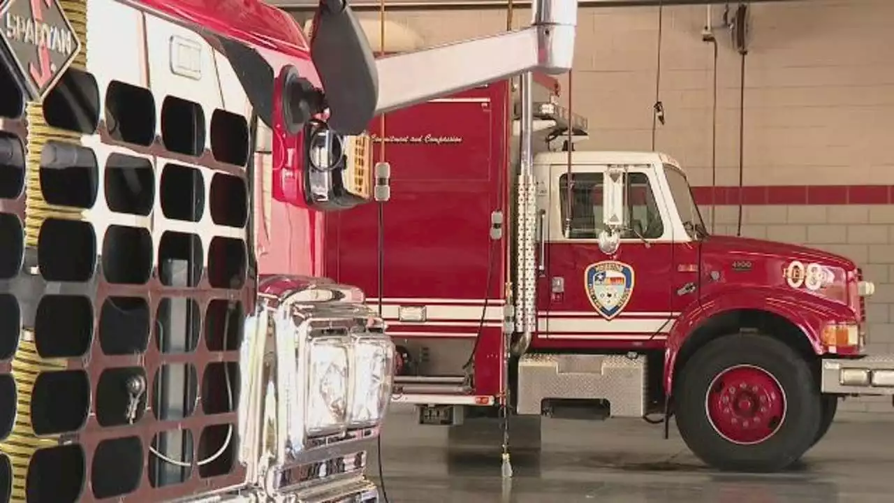 Two Houston firefighters suffer heart attacks in one week