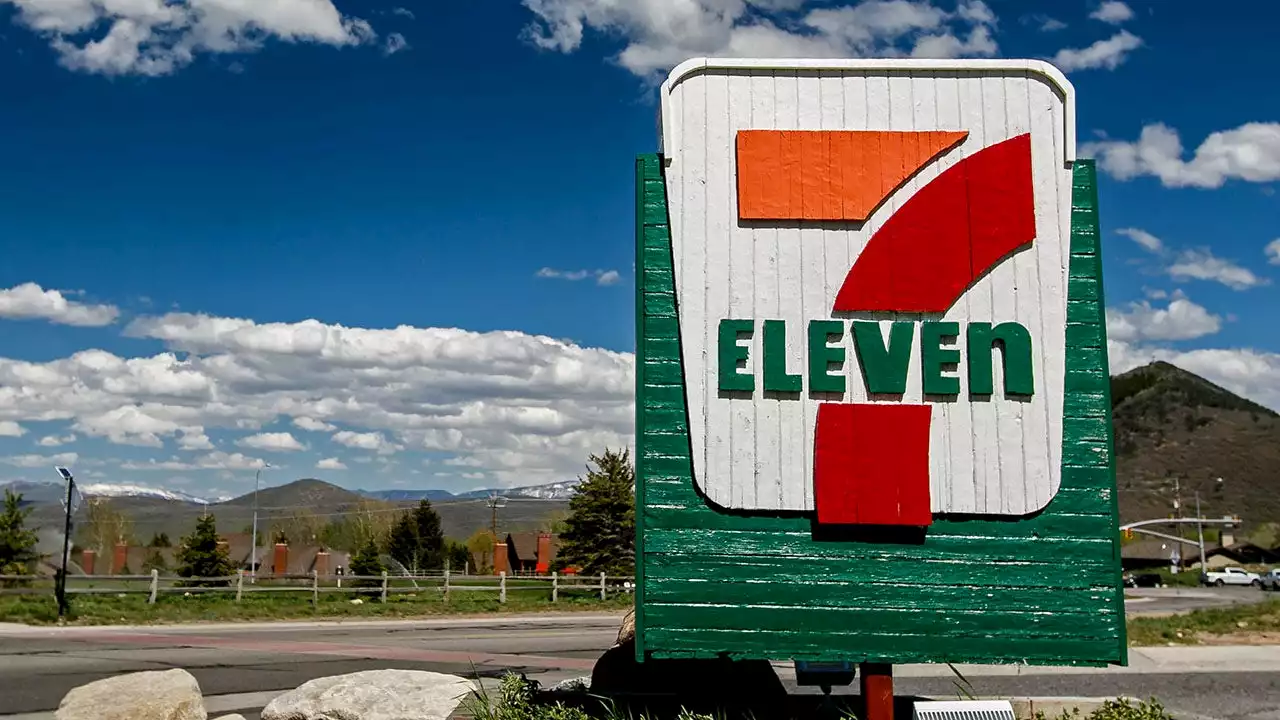 7-Eleven slashes 880 US jobs in restructuring