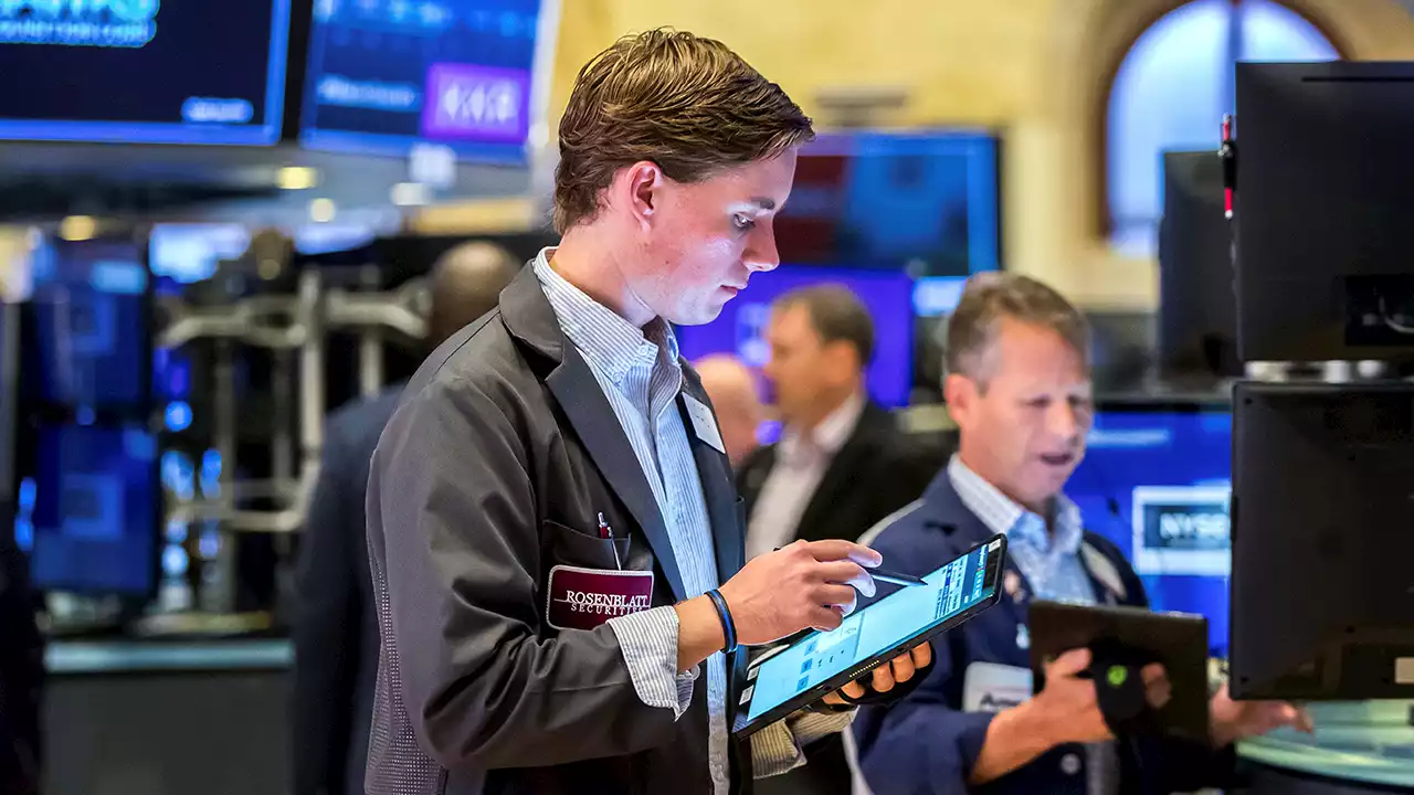 STOCK MARKET NEWS: Snap drops, Futures lower, Gas trend continues