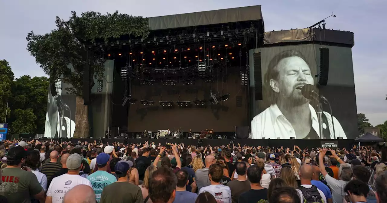 Pearl Jam cancels dates, Eddie Vedder blames Europe heat wave for throat damage