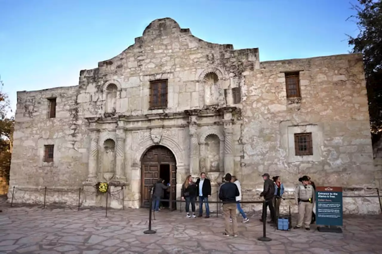 ‘The Office’ actor visits San Antonio, includes stops at the Alamo and Buc-ee’s