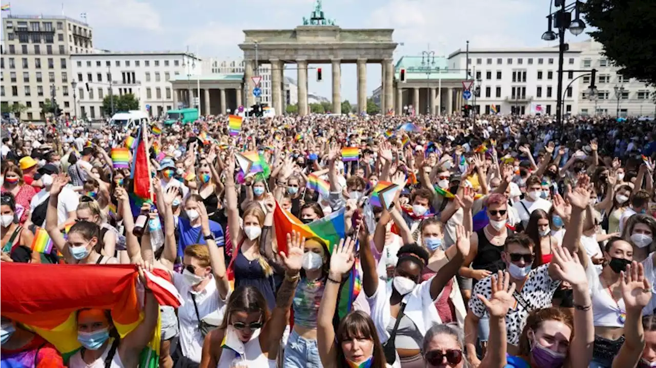 Berlin lädt zum CSD ein: Sorgen wegen Affenpocken