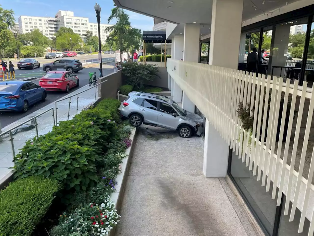 'SUV Driver crashed into the Watergate'