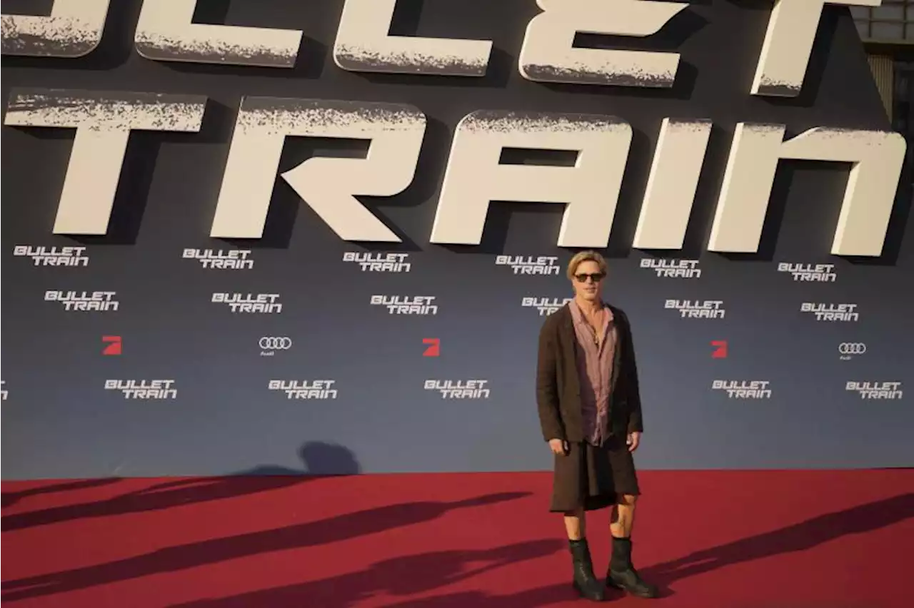 Brad Pitt Pakai Rok di Karpet Merah Bullet Train, Warganet Sontak Riuh |Republika Online