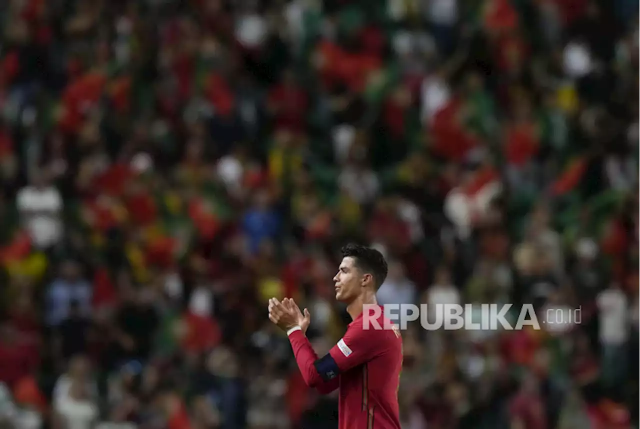 Cristiano Ronaldo Mulai Sadar Diri Sudah tak Laku, Kini Bahkan Rela Potong Gaji di MU |Republika Online