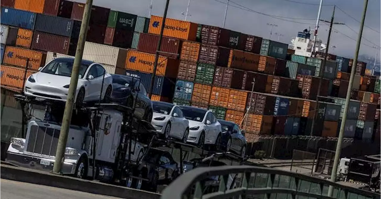 Truck blockade of major California seaport stretches into day three