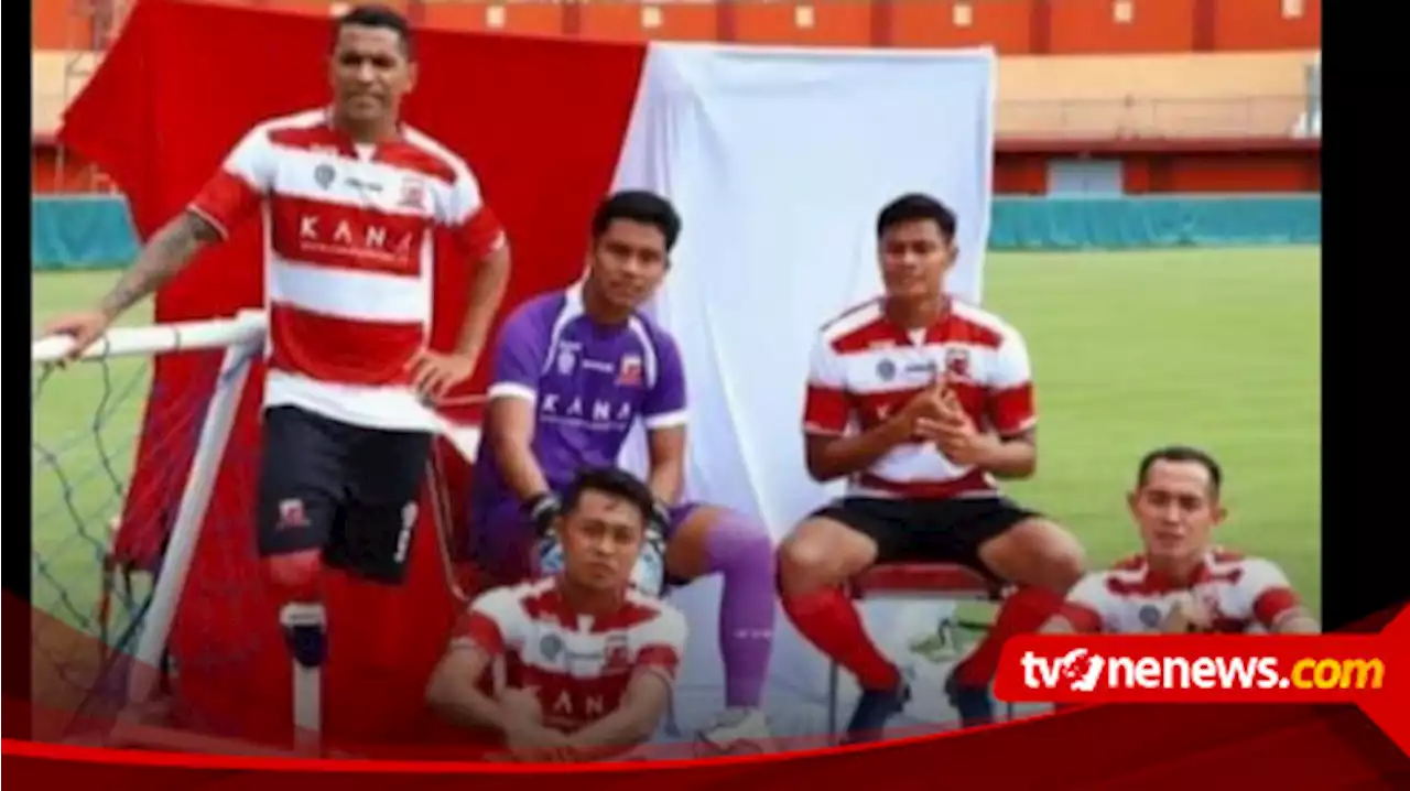 Viral, Foto Pemain Madura United FC Injak Kain Warna Merah dan Putih Menuai Kontroversi Netizen