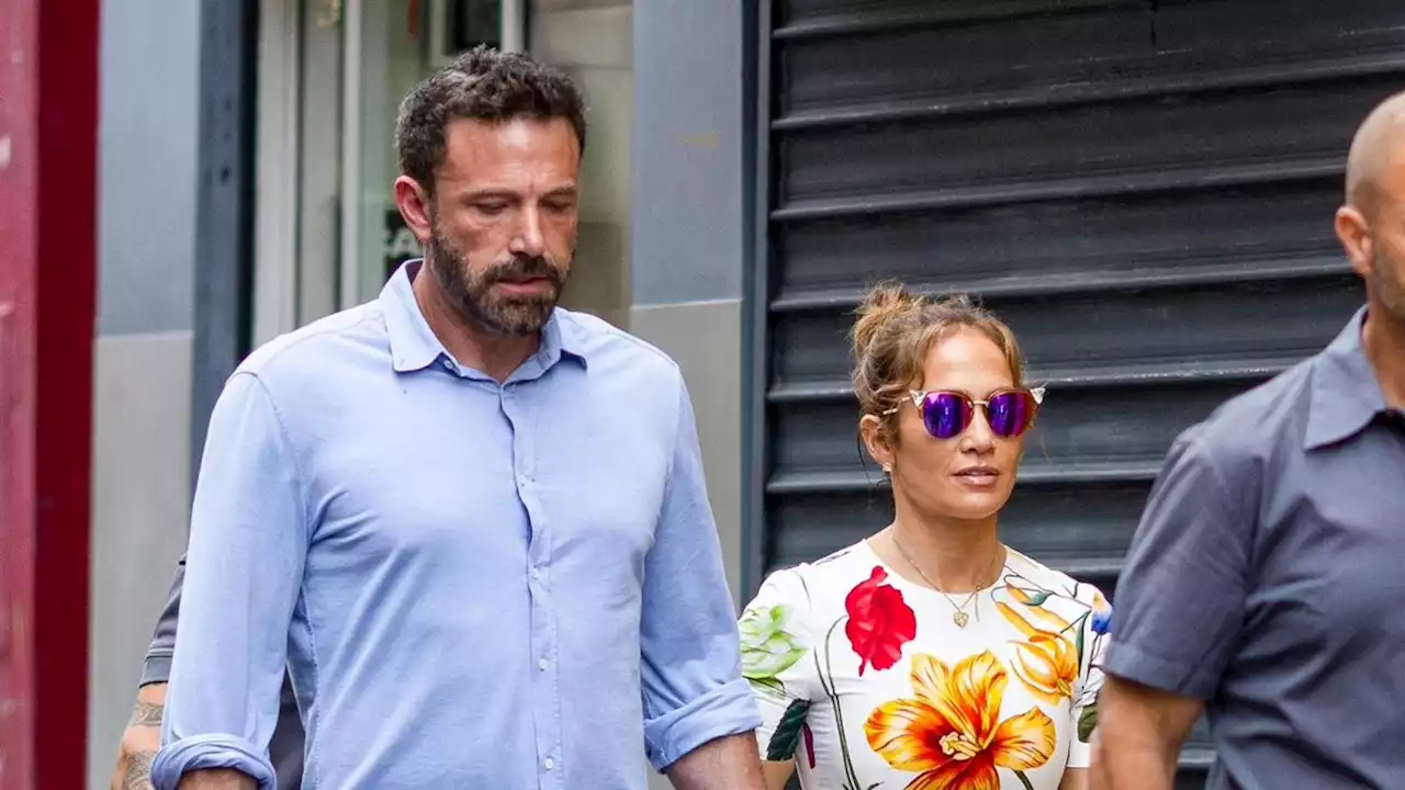 J.Lo Steps Out In Fashion Flip-Flops On Her Parisian Honeymoon