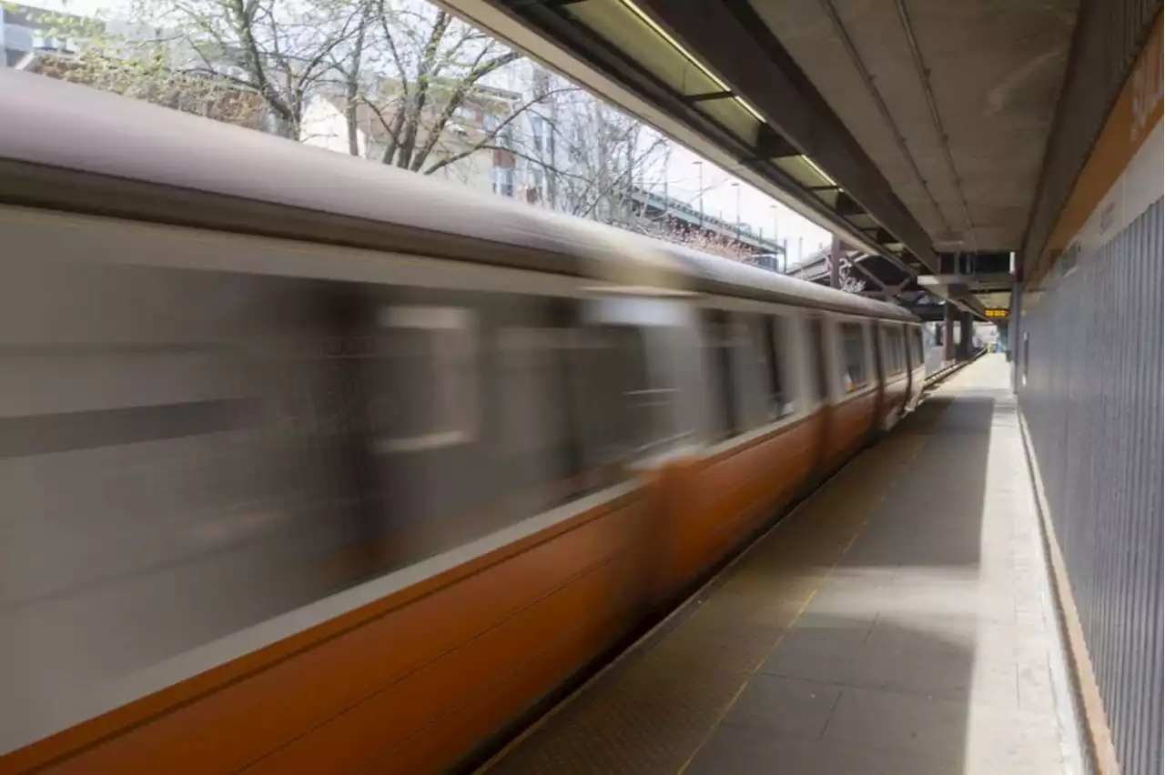 Orange Line train fire sends passengers scrambling along bridge in Somerville