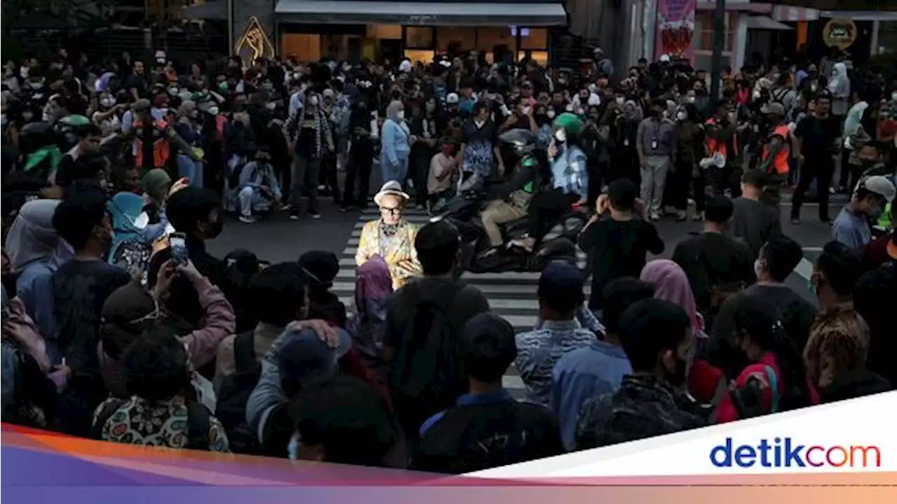 Polisi Larang ABG 'SCBD' Catwalk di Zebra Cross: Ganggu Lalu Lintas