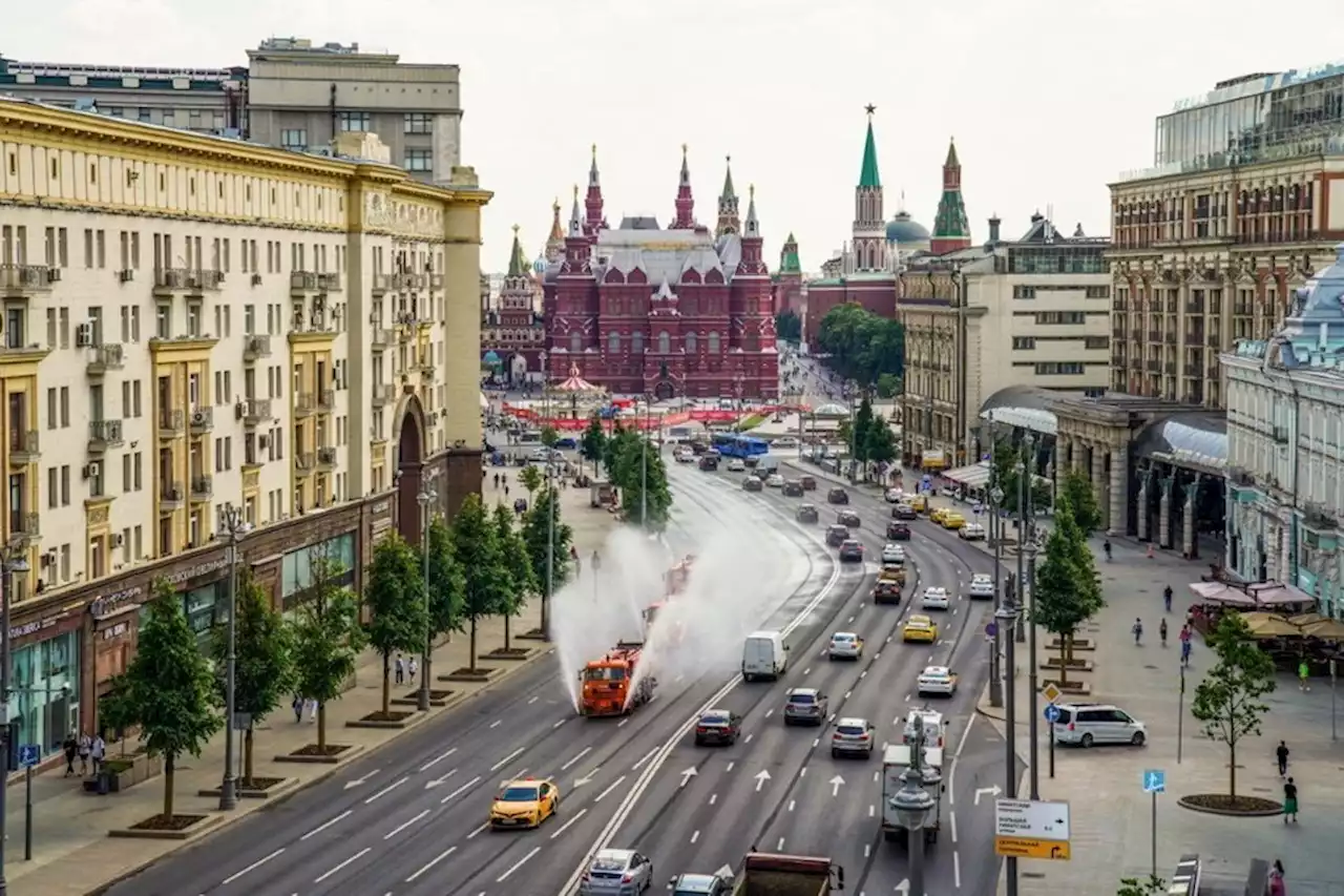 Из-за жары 23 июля в Москве три раза проведут аэрацию воздуха и дорог