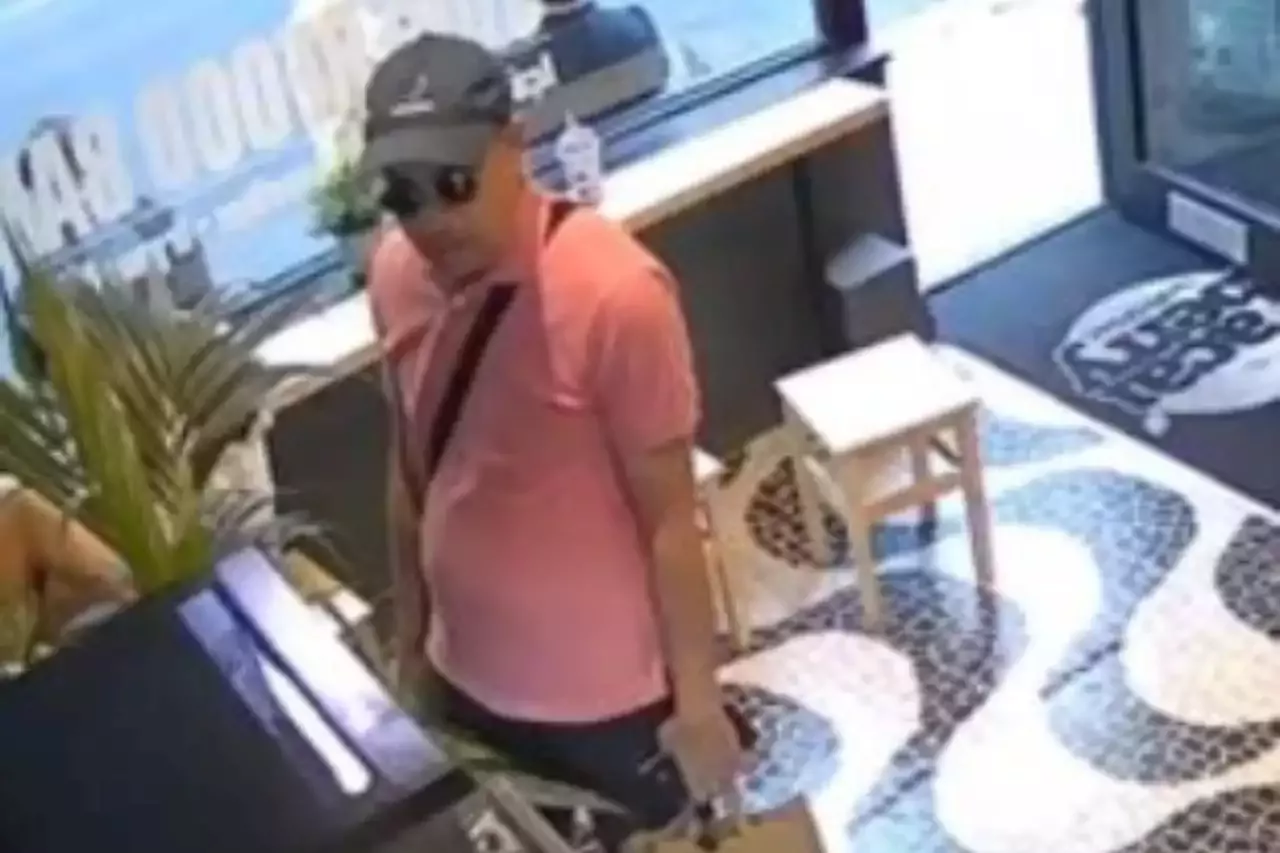 Woman Takes Matters Into Her Own Hands After 11k Theft Caught On Camera United States 0823