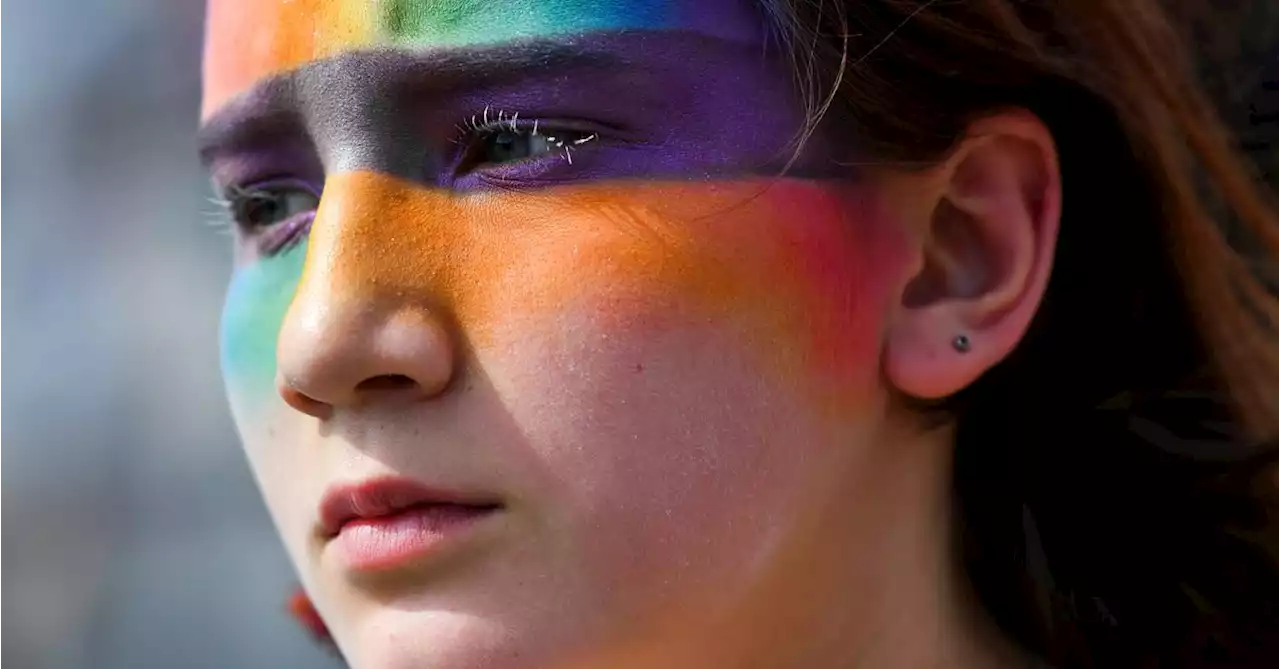 Thousands join Budapest Pride march in sweltering heat