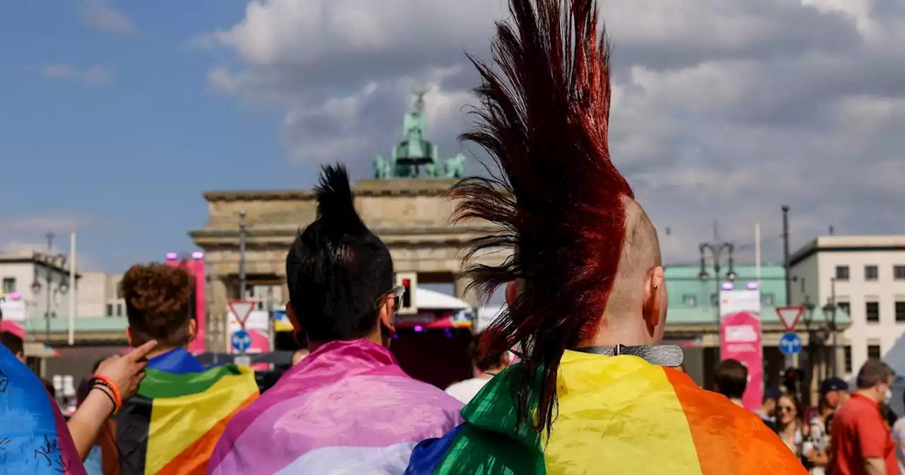 „Vereint in Liebe“: 150.000 Menschen feiern Christopher Street Day in Berlin