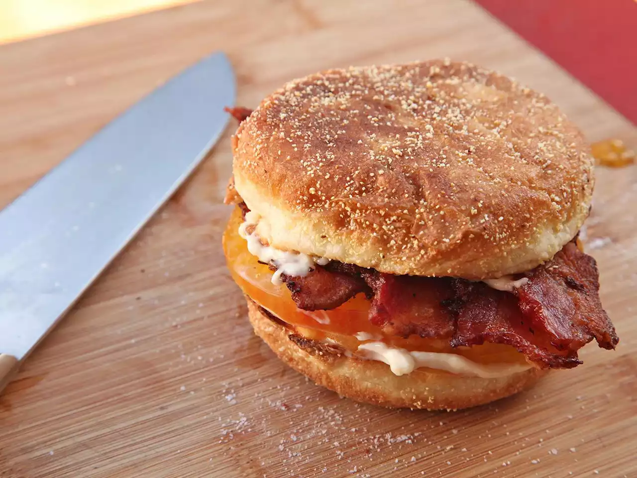 Tomato and Bacon Breakfast Sandwiches Recipe