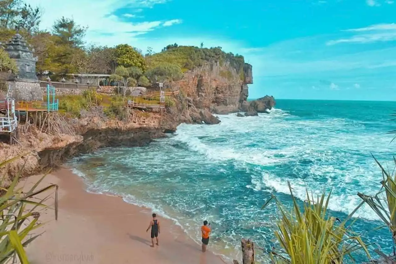 6 Pantai Cantik di Gunungkidul yang Cocok Jadi Tempat Liburan Akhir Pekan