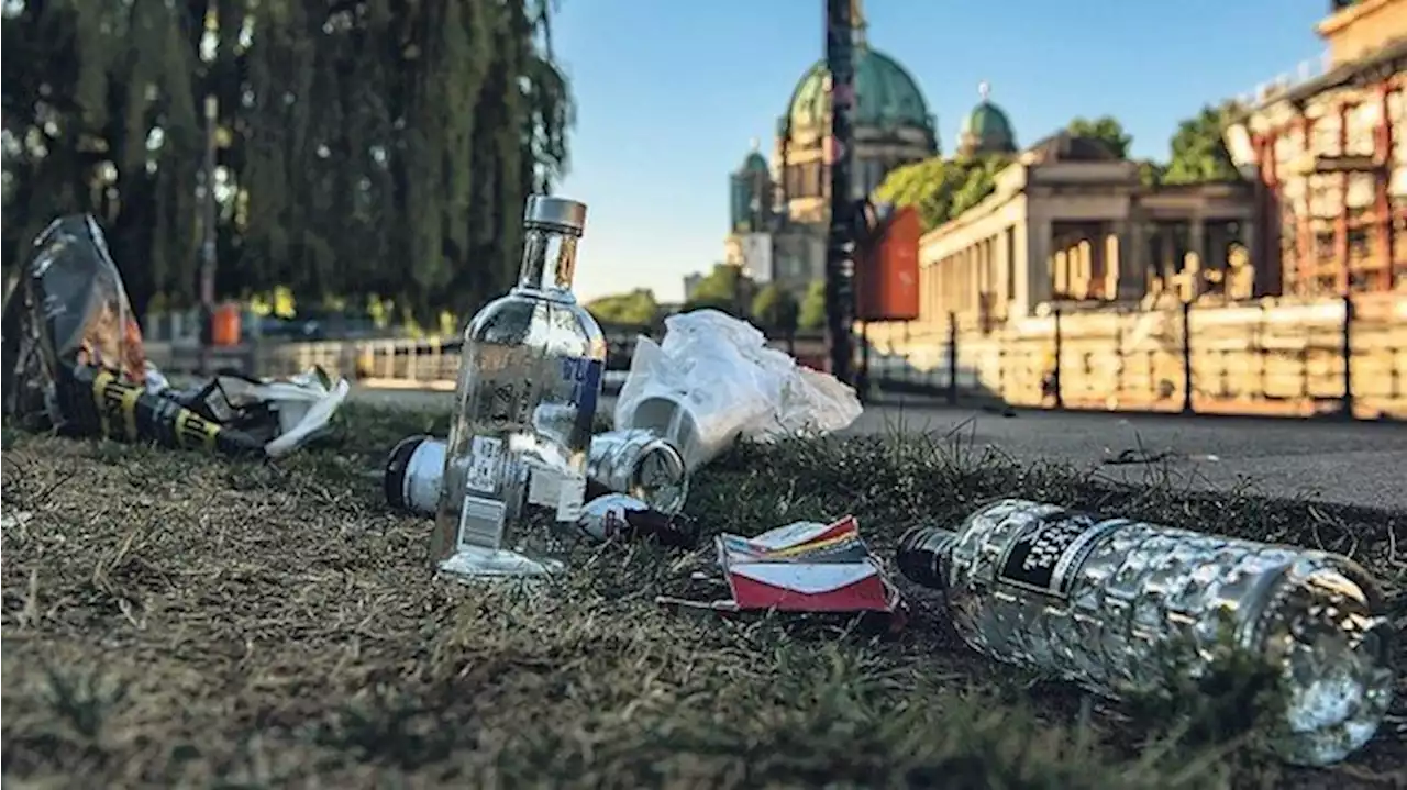 Ruhige Lage am James-Simon-Park – doch Anwesende trinken trotz Polizei weiter