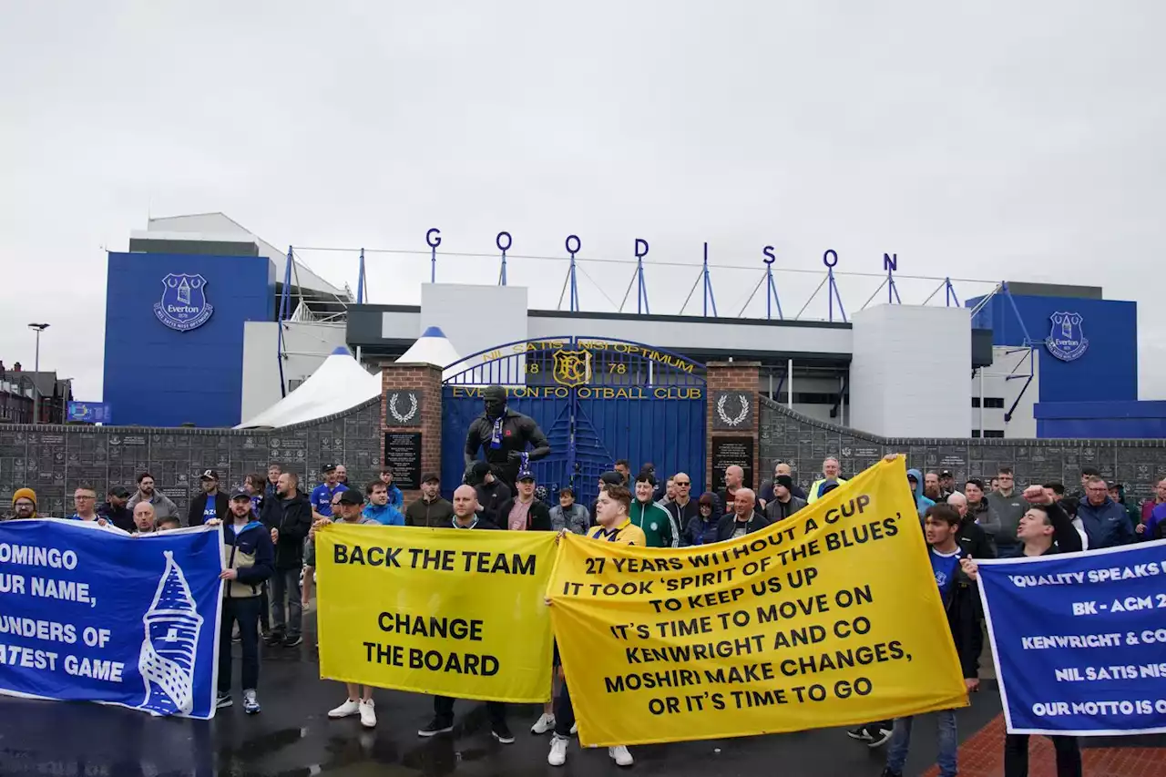 Everton fans protest against Moshiri ownership