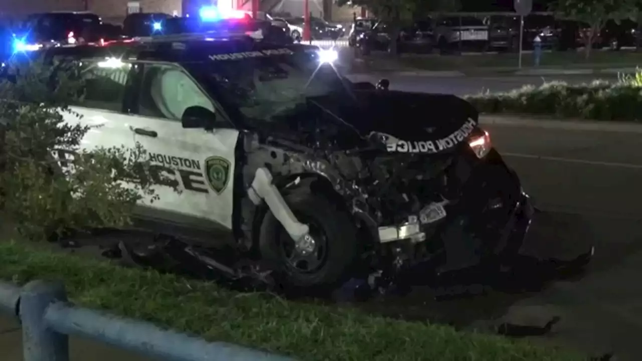 Houston Police Department patrol unit crashes into car during route to crime scene, police says