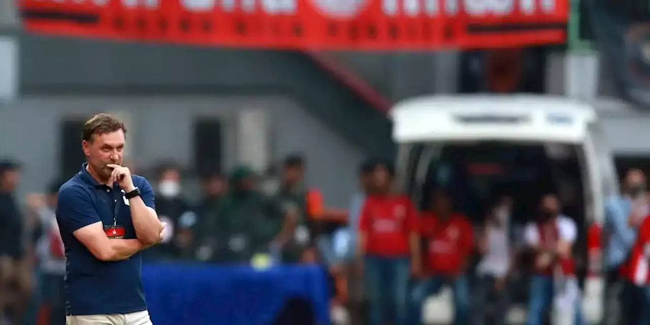 Thomas Doll Heran dengan Wasit Fariq Hitaba: Mana Nggak Ada VAR Lagi di Sini - Bola.net